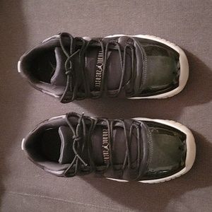 Jordan retro 11's